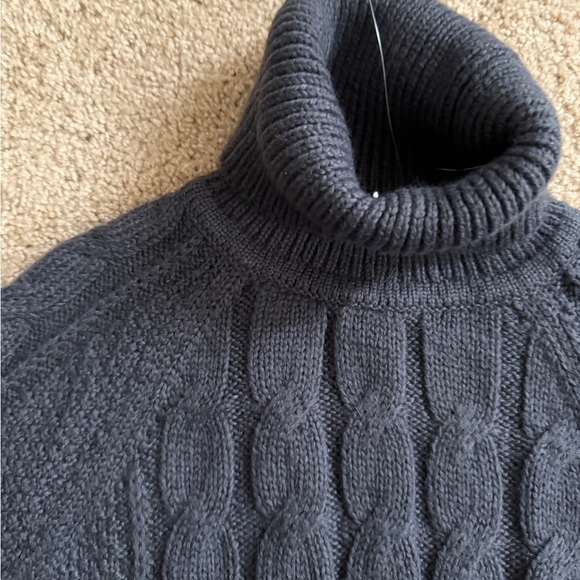 GAP turtleneck - Picture 5 of 8